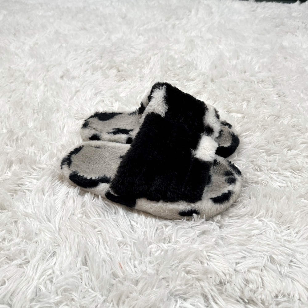 Cow print slides